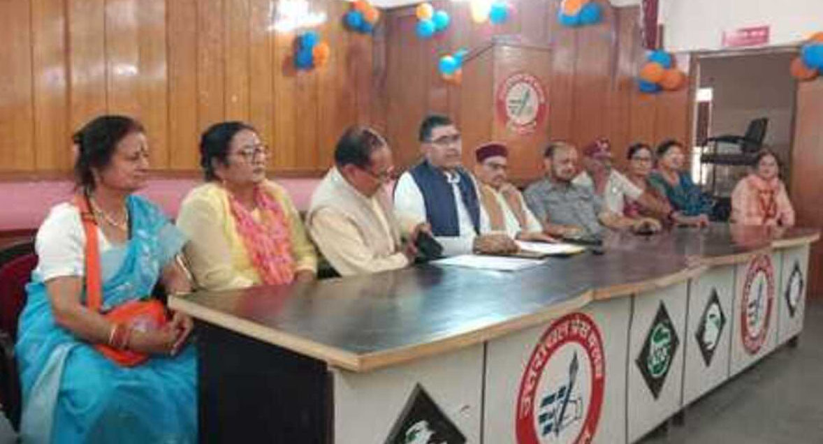 ھارتیہ گاؤ کرانتی منچ نے گائے کو ریاستی ماں قرار دینے کا مطالبہ کیا ہے۔